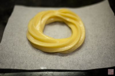 piped french cruller