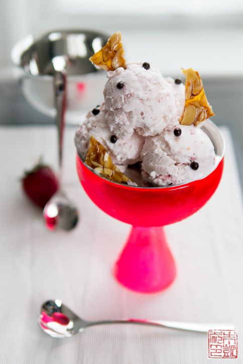 Strawberry Marshmallow Ice Cream in Alessi Big Love