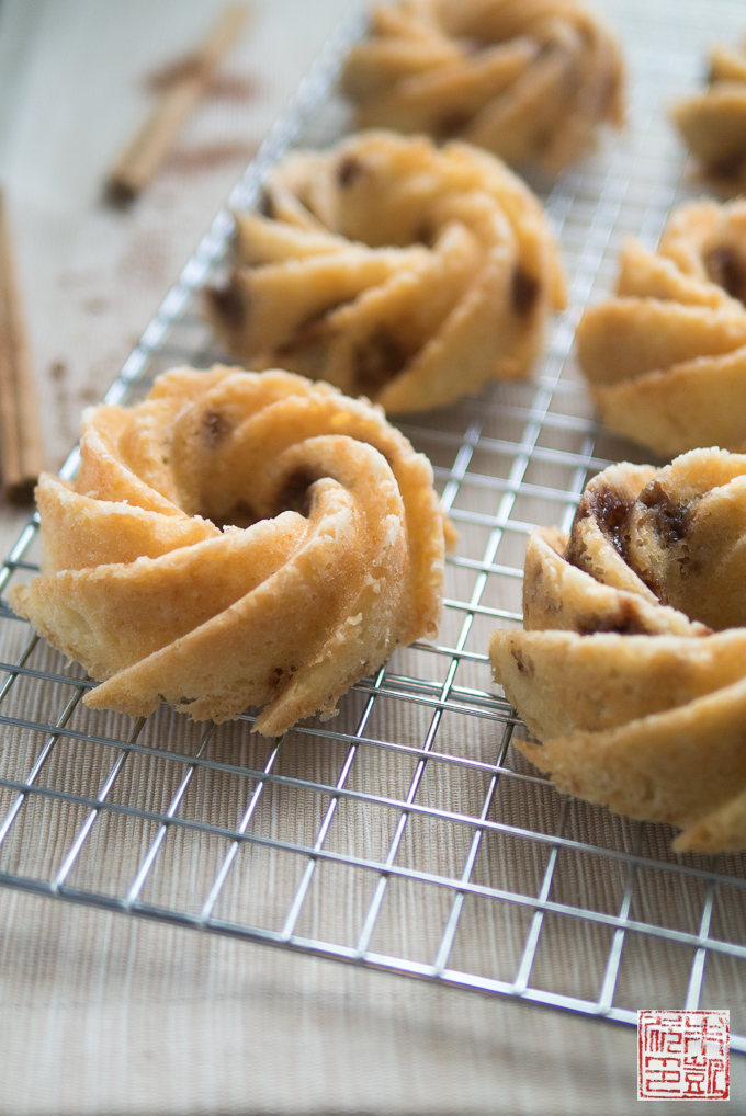 Sour Cream Cinnamon Swirl Bundt Cake - A Feast For The Eyes