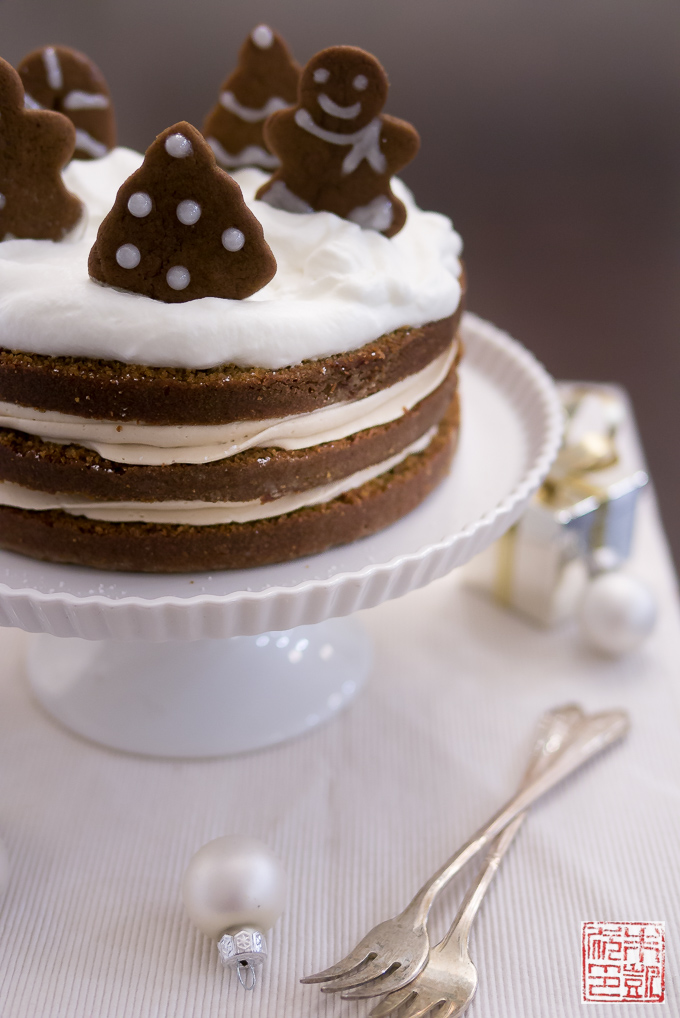 Gingerbread cake recipe with caramel biscuit icing