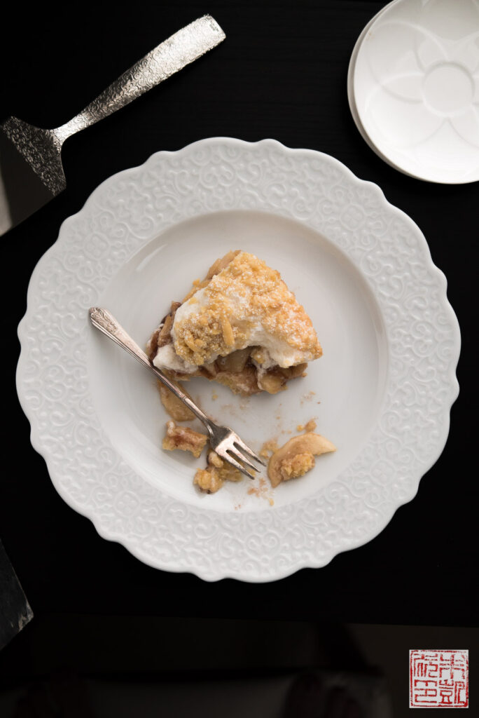 apple-meringue-cake-closeup