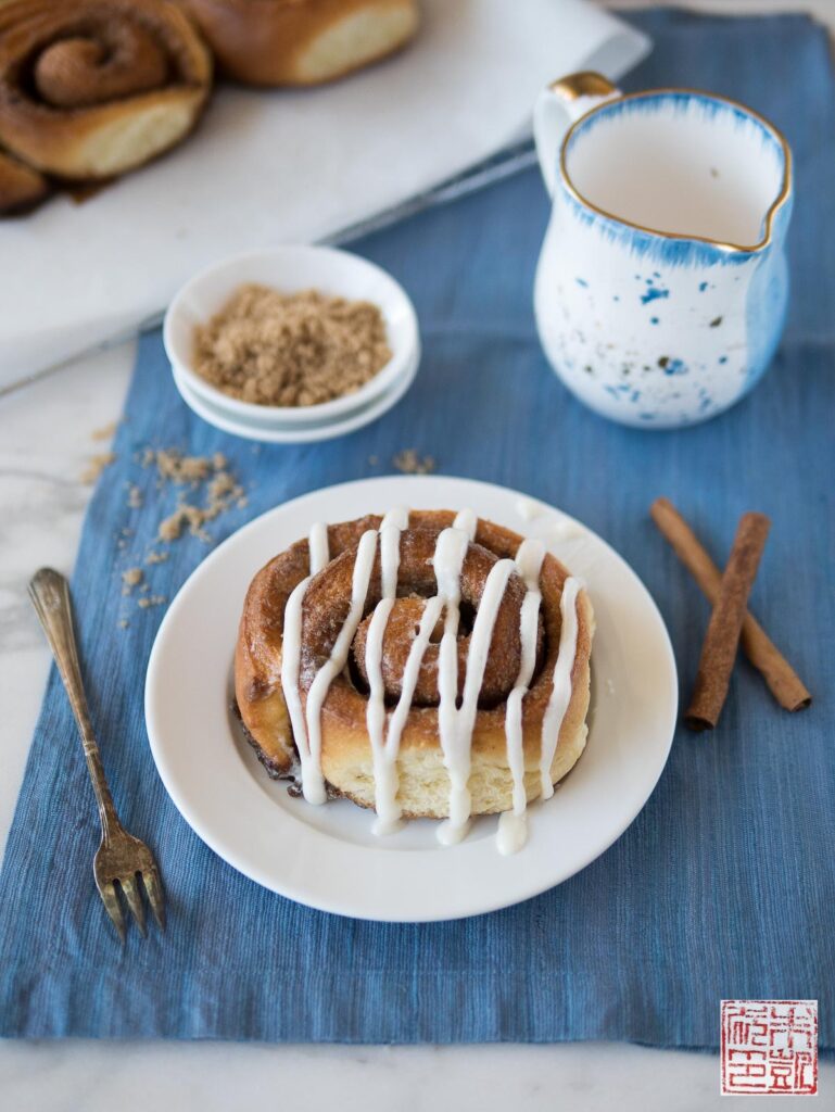 Pastry Love Cinnamon Roll Frosted