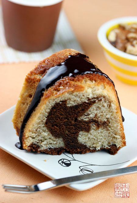 Walnutmochabundtcake