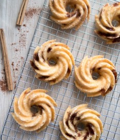 Cinnamon roll pound cake