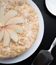 apple-meringue-cake-closeup