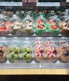 La Famille Chiffon Cakes
